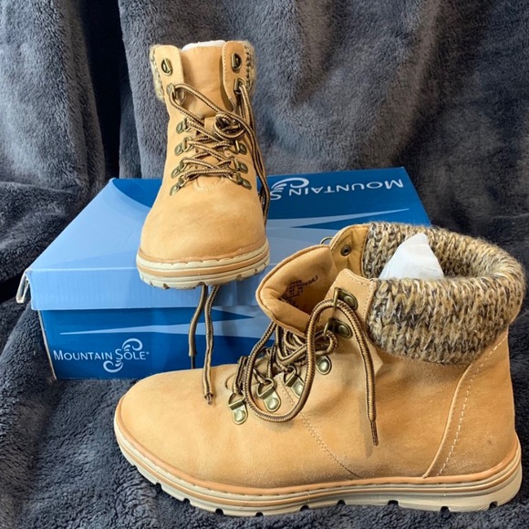 Brown boots - Picture 3 of 3